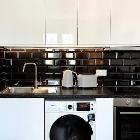 Deluxe City Centre Two Bedroom - Grand Central House غيبرالتار المظهر الخارجي الصورة