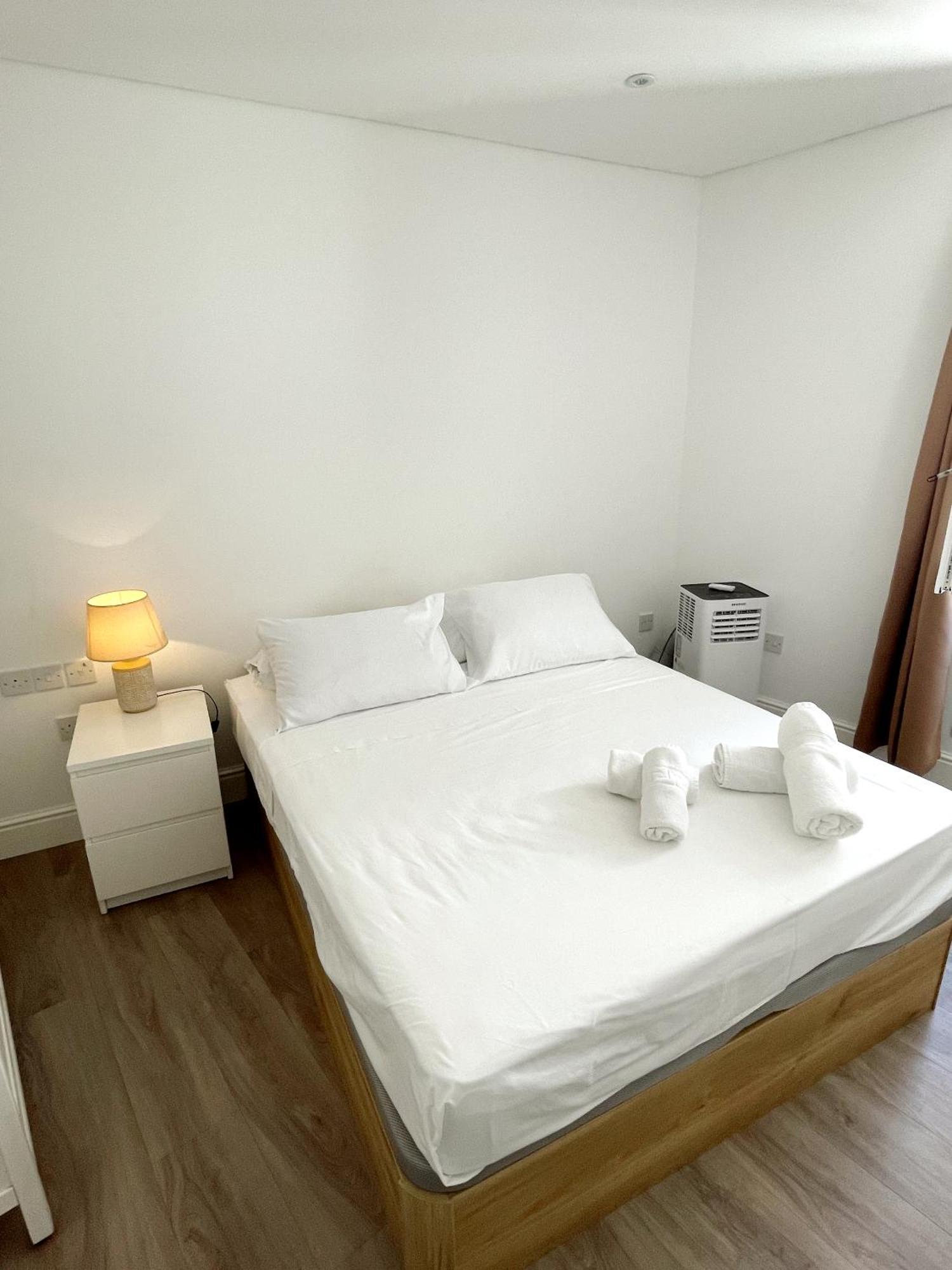 Deluxe City Centre Two Bedroom - Grand Central House غيبرالتار المظهر الخارجي الصورة