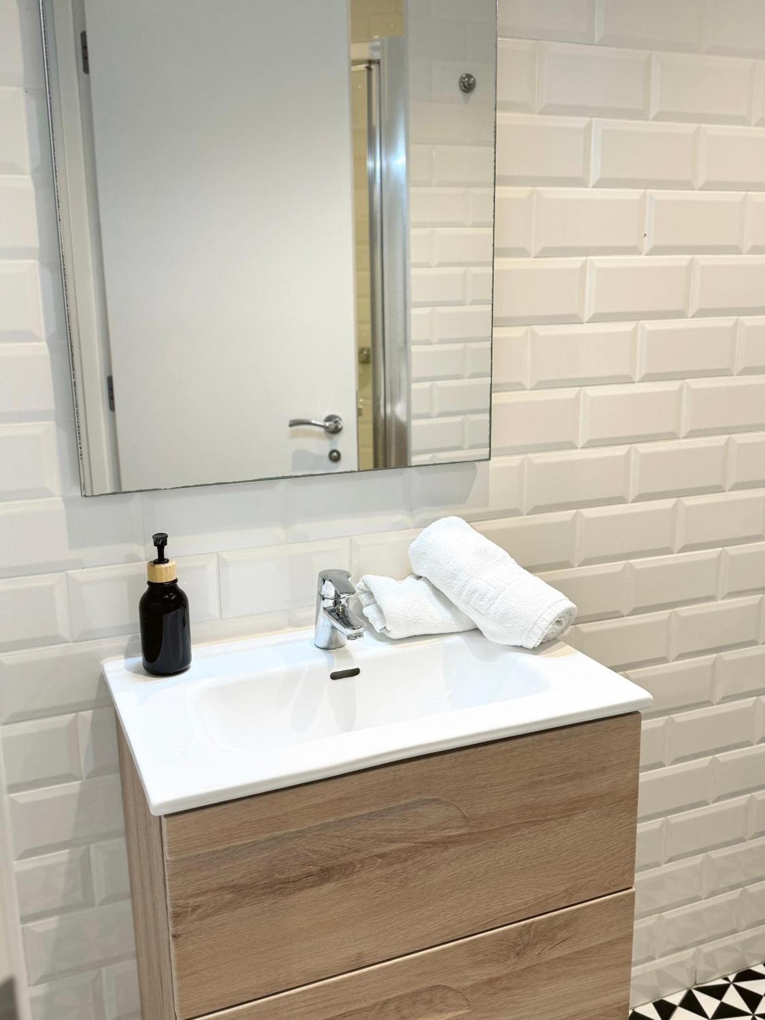 Deluxe City Centre Two Bedroom - Grand Central House غيبرالتار المظهر الخارجي الصورة