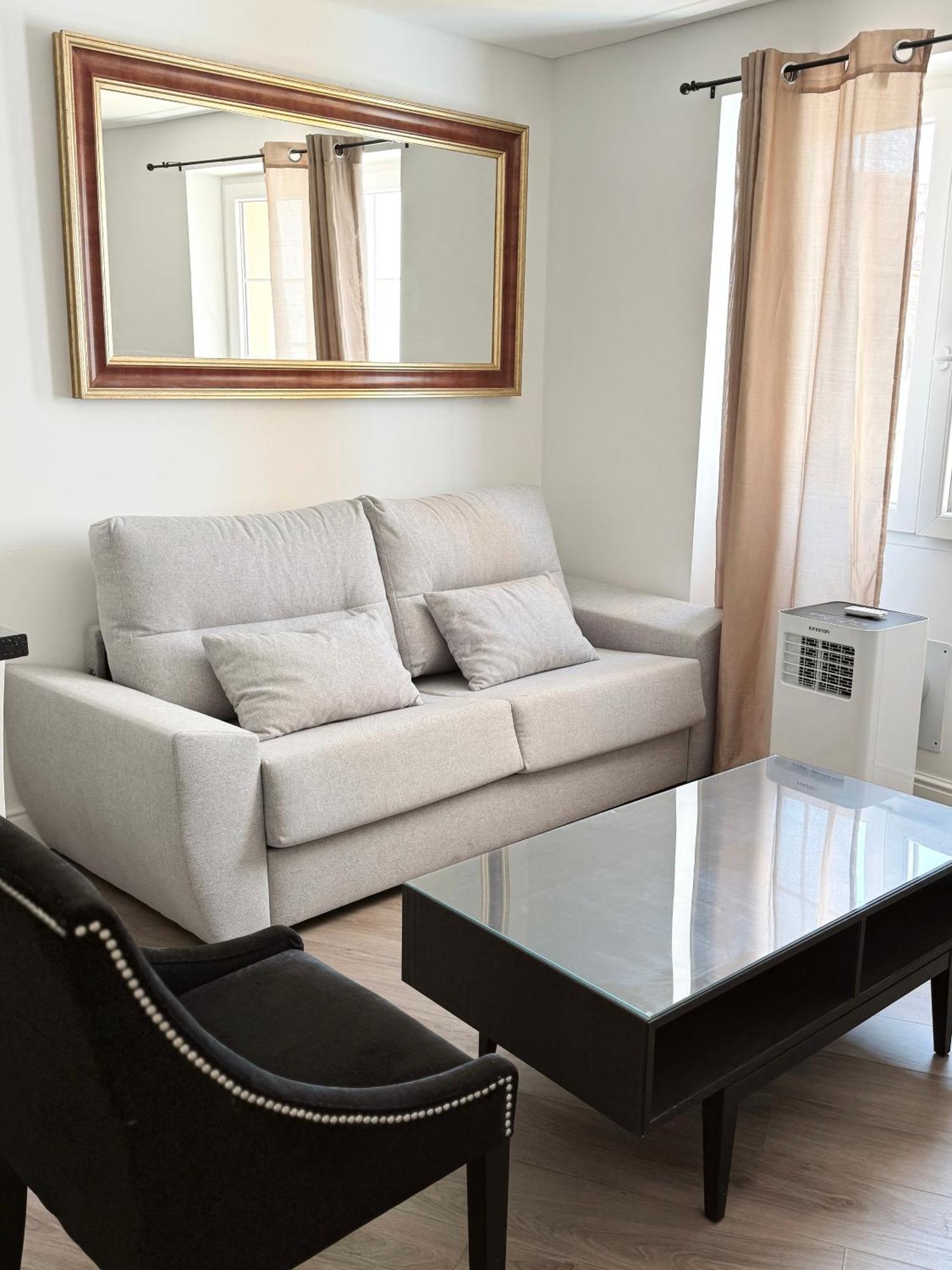 Deluxe City Centre Two Bedroom - Grand Central House غيبرالتار المظهر الخارجي الصورة