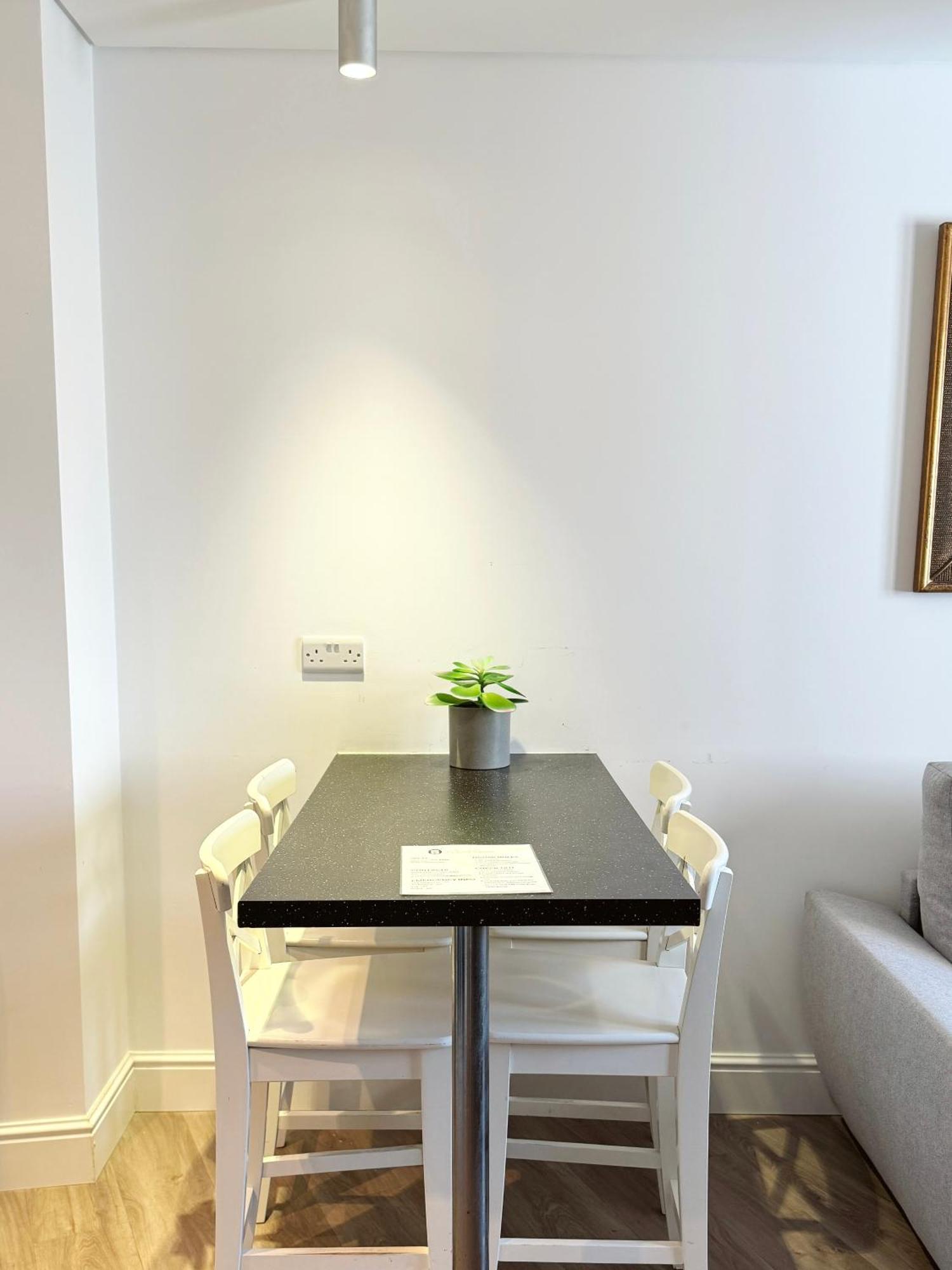 Deluxe City Centre Two Bedroom - Grand Central House غيبرالتار المظهر الخارجي الصورة