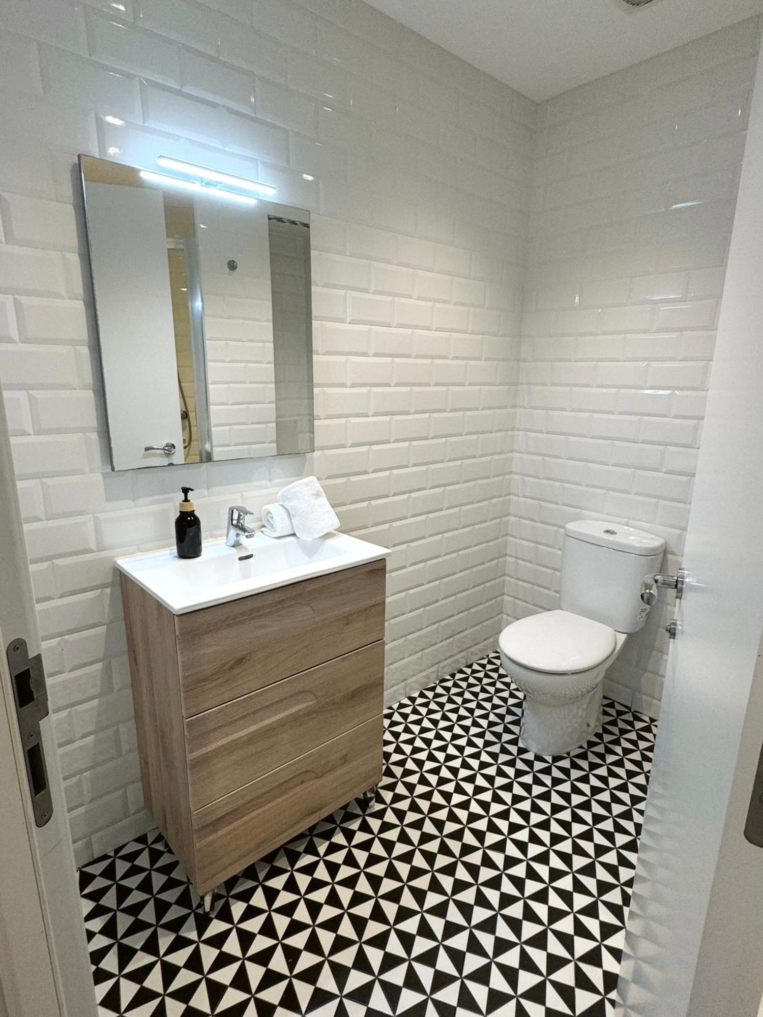 Deluxe City Centre Two Bedroom - Grand Central House غيبرالتار المظهر الخارجي الصورة