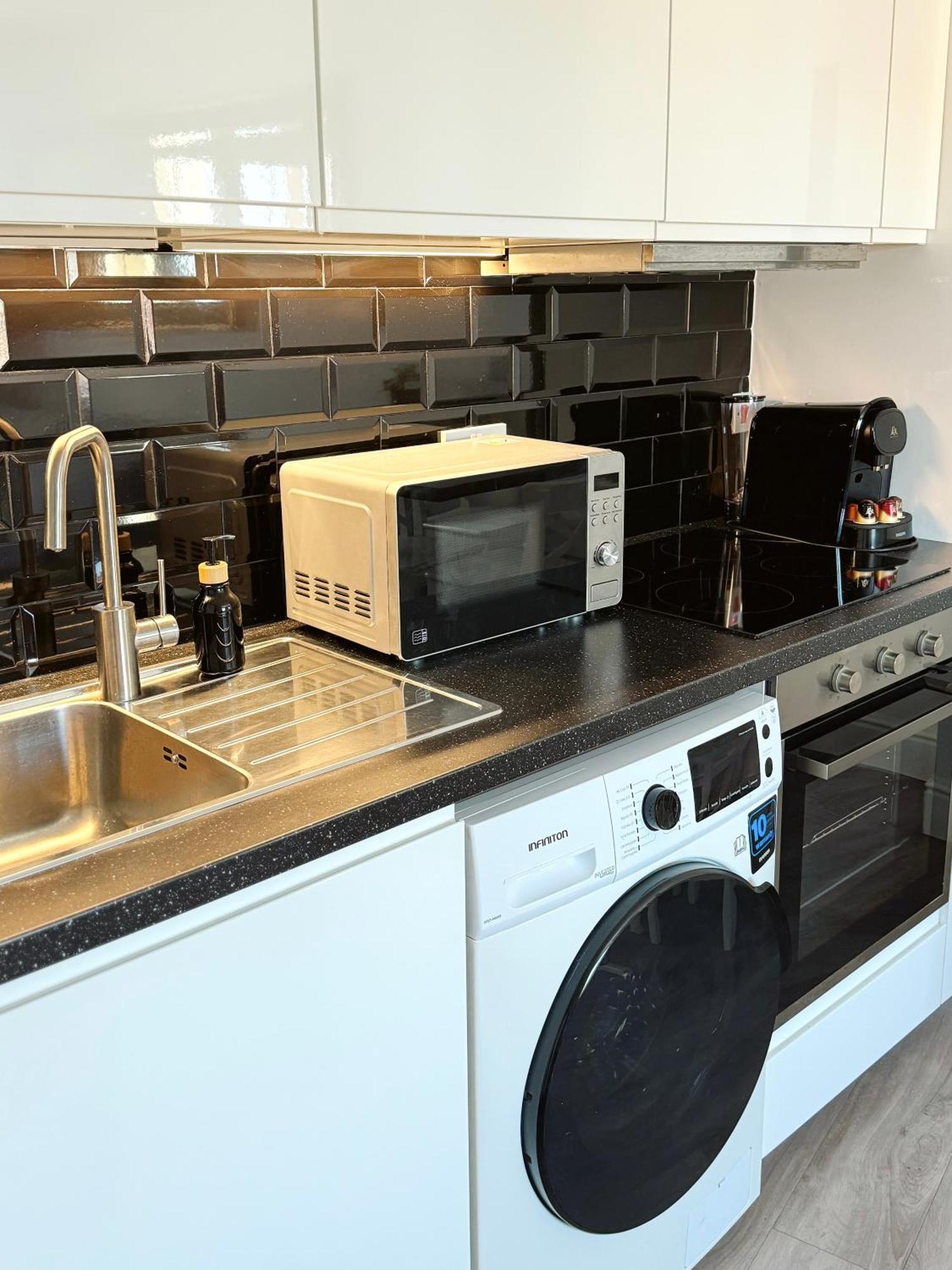 Deluxe City Centre Two Bedroom - Grand Central House غيبرالتار المظهر الخارجي الصورة