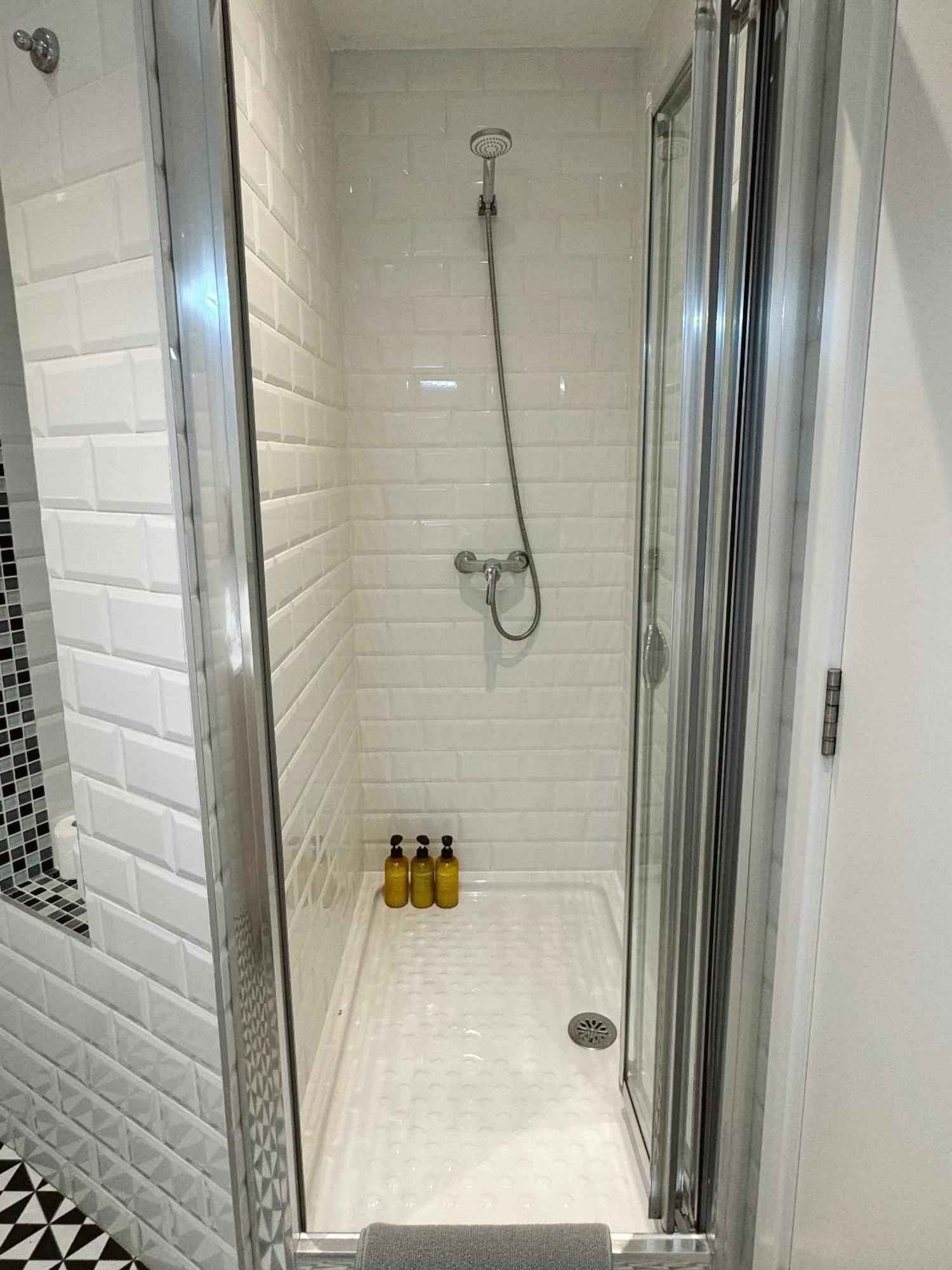 Deluxe City Centre Two Bedroom - Grand Central House غيبرالتار المظهر الخارجي الصورة