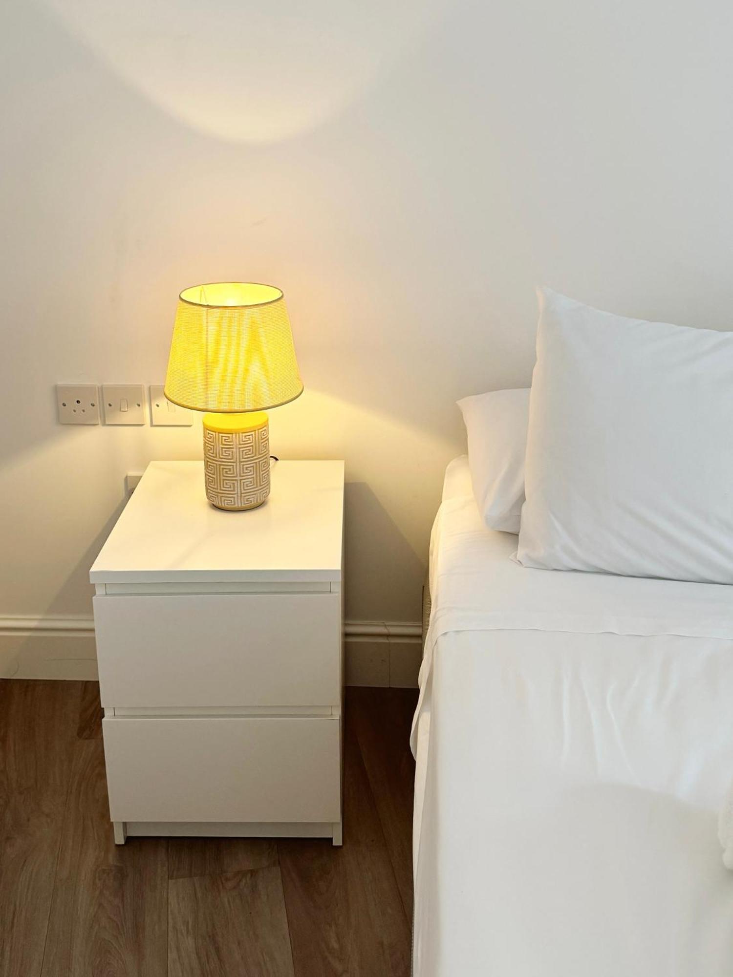 Deluxe City Centre Two Bedroom - Grand Central House غيبرالتار المظهر الخارجي الصورة