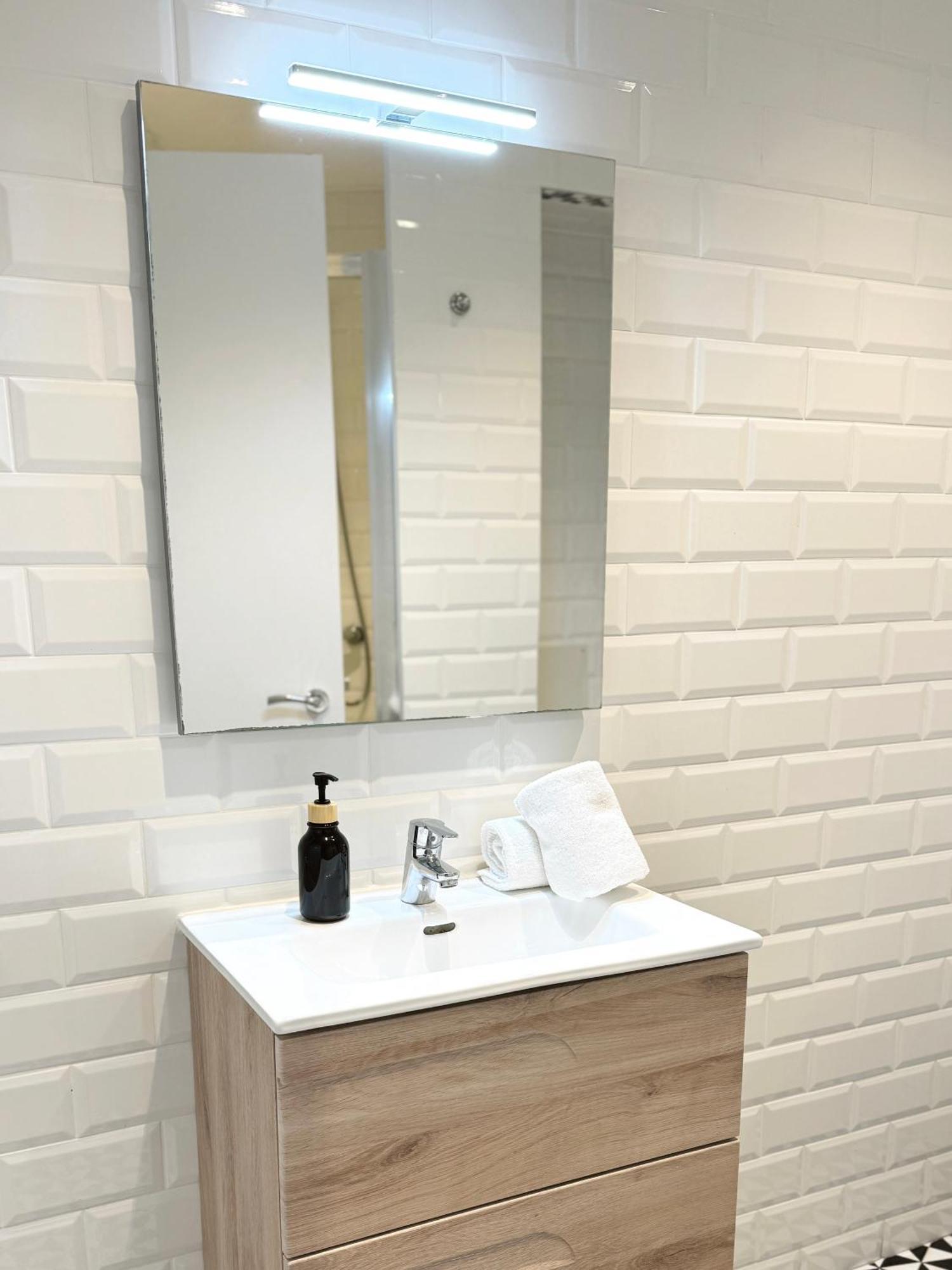 Deluxe City Centre Two Bedroom - Grand Central House غيبرالتار المظهر الخارجي الصورة