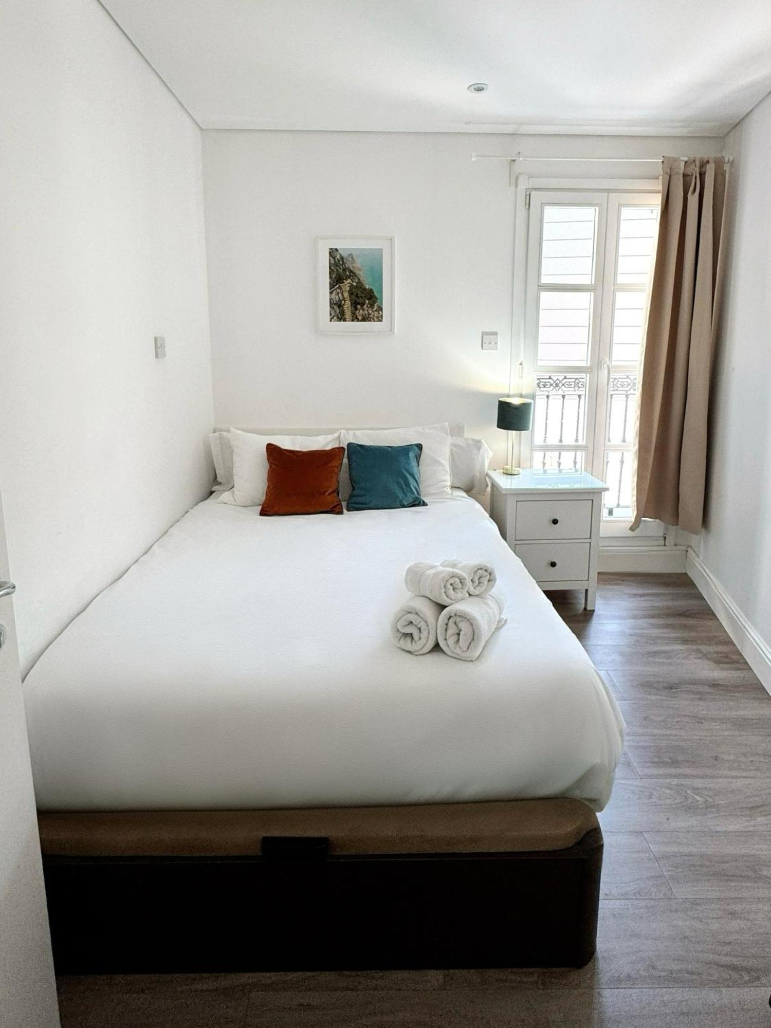 Deluxe City Centre Two Bedroom - Grand Central House غيبرالتار المظهر الخارجي الصورة