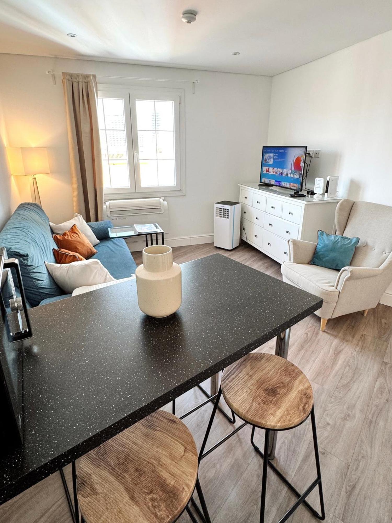 Deluxe City Centre Two Bedroom - Grand Central House غيبرالتار المظهر الخارجي الصورة