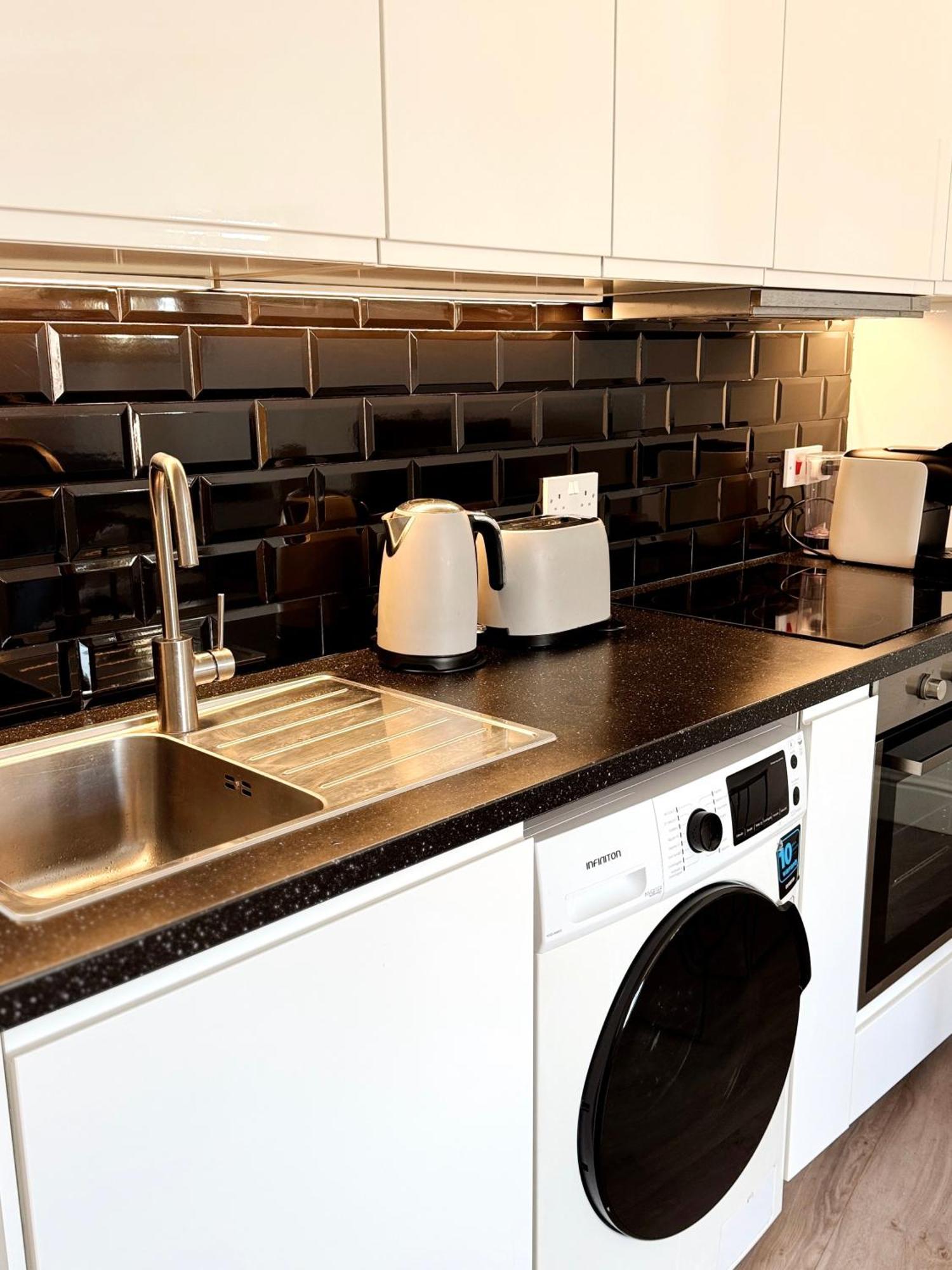 Deluxe City Centre Two Bedroom - Grand Central House غيبرالتار المظهر الخارجي الصورة