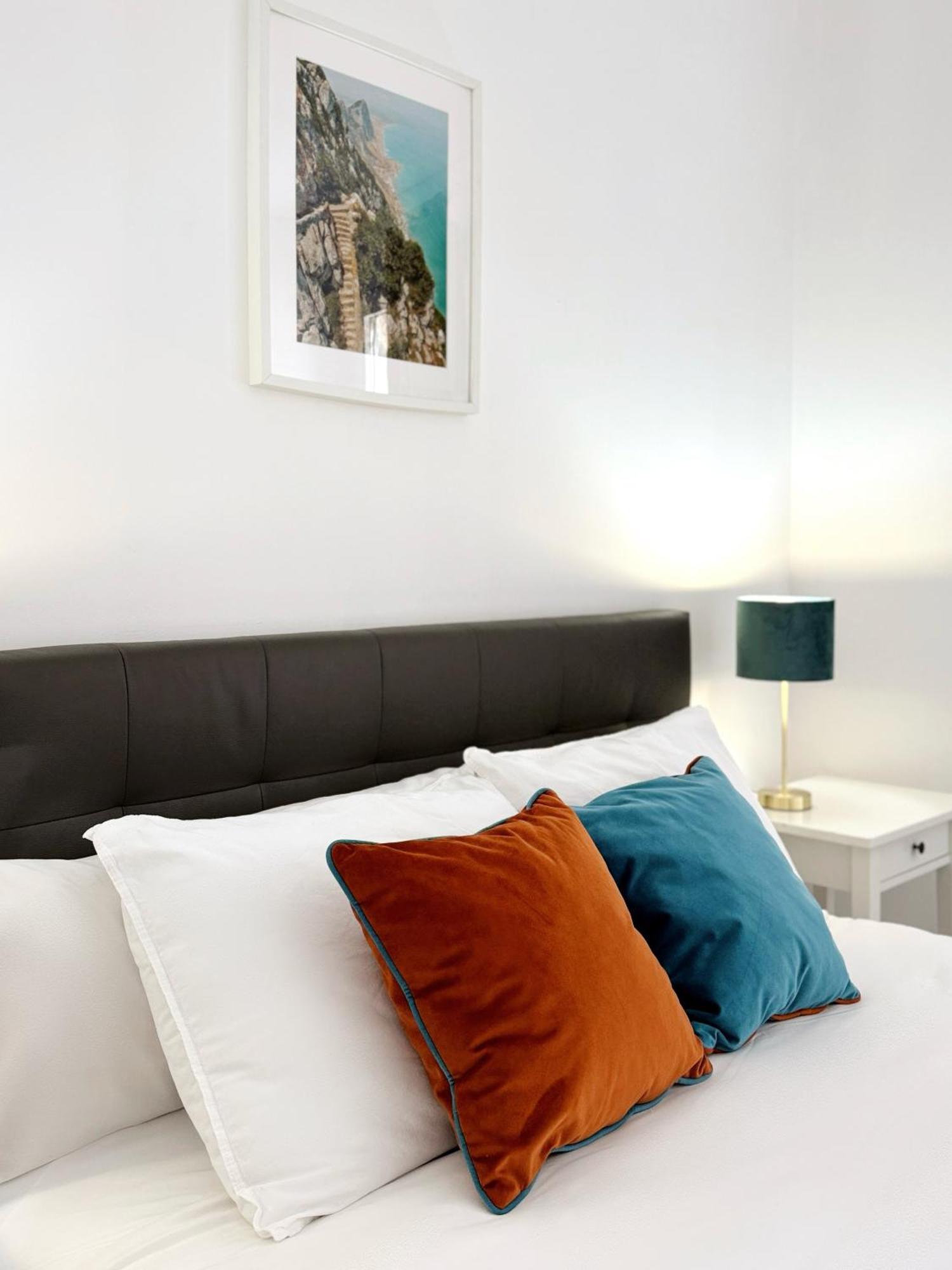 Deluxe City Centre Two Bedroom - Grand Central House غيبرالتار المظهر الخارجي الصورة